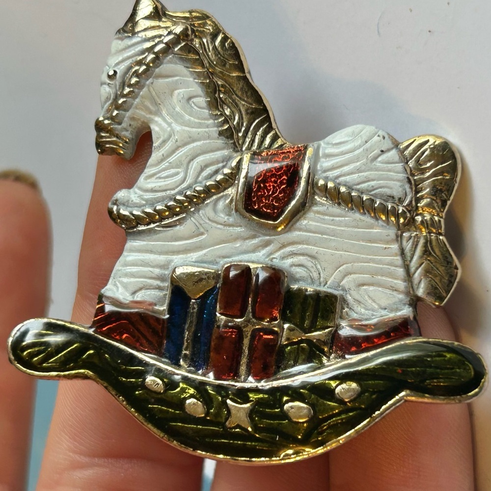 Vintage Rocking Horse Christmas Brooch Signed LF Gold Tone Enamel Holiday Pin - Picture 3 of 6